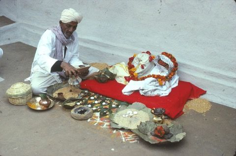A priest demonstrates wedding puja (rites) for the Hindu Wedding Diorama. Courtesy of Doranne Jacobson, 1979